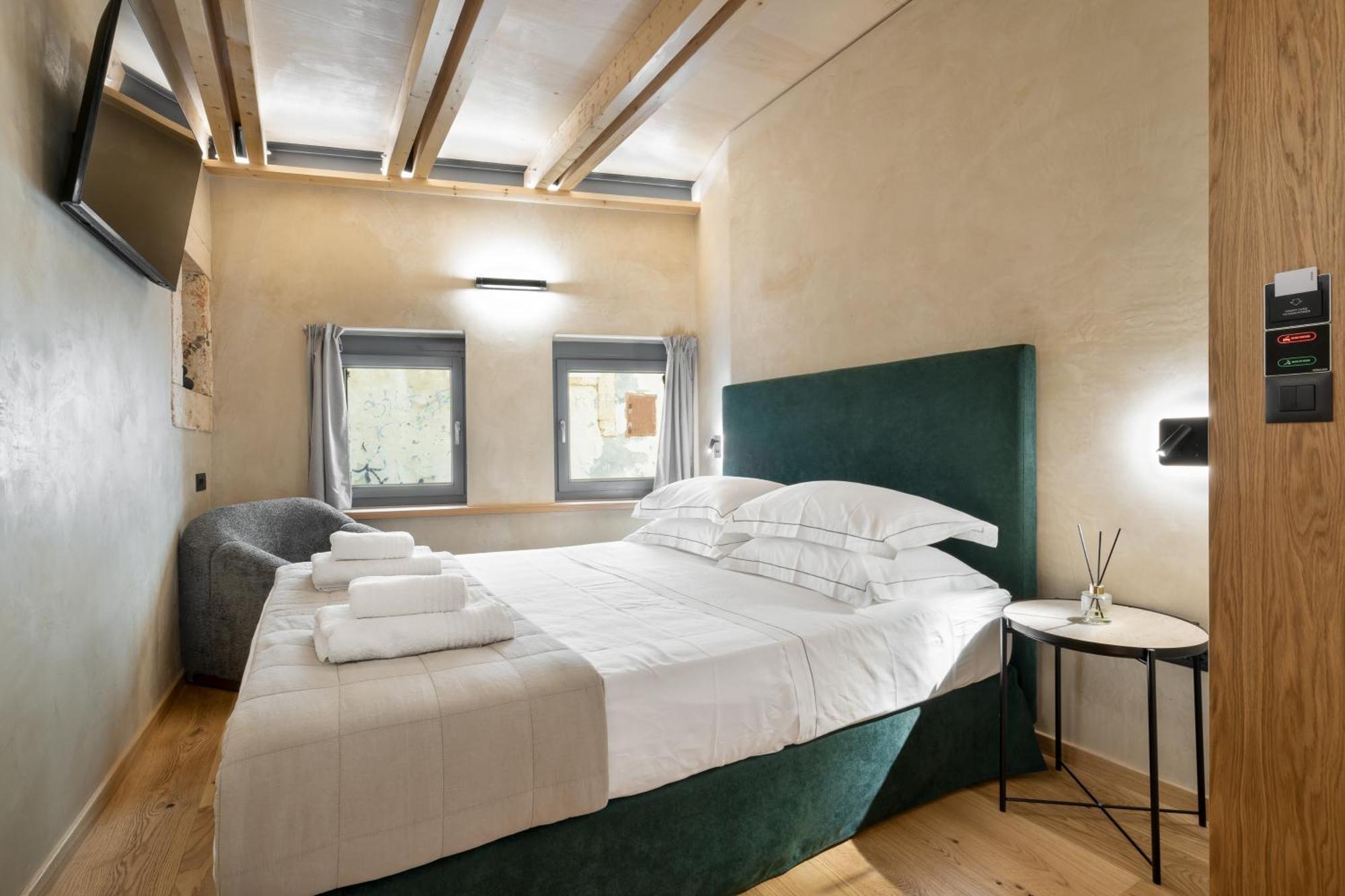 Poem Suites Chrissi Akti Chania Exterior foto